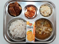 사진으로 보는 일일식단<급식소<알림마당<대제중학교 대제중학교