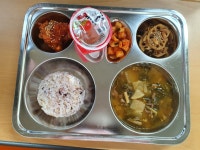 사진으로 보는 오늘의 식단<식생활관<학교소식<진천상신초등학교 진천상신초등학교