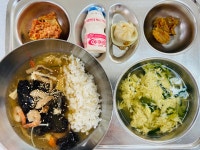 사진으로 보는 오늘의 식단<급식실<한송소식<한송초중학교 한송초중학교