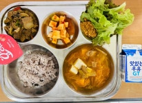 급식사진게시판<식생활관<충주용산초등학교 충주용산초등학교