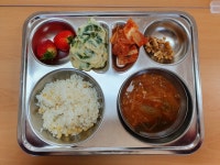우리학교 식단사진<식생활관<학교마당<소태초등학교 소태초등학교