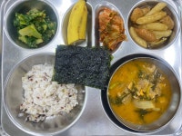 우리학교 식단사진<식생활관<학교마당<소태초등학교 소태초등학교