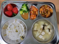 이달의식단<식생활관소식<율량소식<율량초등학교 율량초등학교