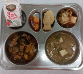사진으로 보는 오늘의 식단<급식실<한송소식<한송초중학교 한송초중학교