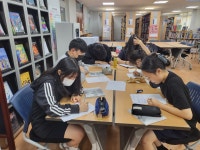 읽고, 보고 이야기 나눠요<도서관 소식<알림방<양청중학교 양청중학교