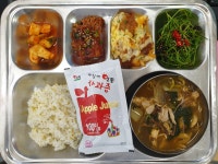 급식사진<급식소식<영동중소식<영동중학교 영동중학교