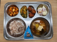 오늘의 식단<식생활관<학교소식<군서초등학교 군서초등학교