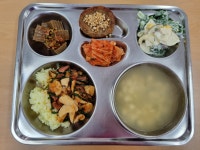 오늘의 식단<급식소식<가평광장<가평초등학교 가평초등학교