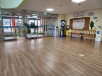 로비<실내환경<시설둘러보기<유치원소개<율봉유치원 율봉유치원