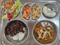우리학교 식단사진<식생활관<학교마당<소태초등학교 소태초등학교