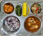 사진으로 보는 오늘의 식단<급식실<한송소식<한송초중학교 한송초중학교