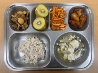 급식 사진<식생활관<외궁소식<외궁초등학교 외궁초등학교