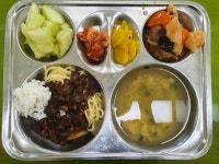 급식 사진<식생활관<익산맑은샘유치원 익산맑은샘유치원