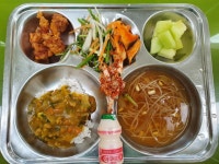 급식 사진<식생활관<익산맑은샘유치원 익산맑은샘유치원