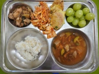 급식 사진<식생활관<익산맑은샘유치원 익산맑은샘유치원