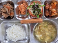 급식사진<급식실<학생생활<군산월명중학교 군산월명중학교