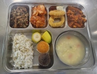 급식 사진방<식생활관<학교소식<만경여자중학교 만경여자중학교