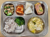 식단/식단앨범<식생활관 이야기<알림마당<이리백제초등학교 이리백제초등학교