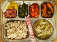 동국대학교사범대학부속 금산중학교 집단급식소 | 급식앨범<급식실<알림마당<동국대학교사범대학부속금산중학교 동국대학교사범대학부속금산중학교