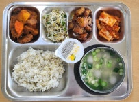 이달의식단/갤러리<영양소식<학교소식<번암초등학교동화분교장 번암초등학교동화분교장