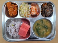 오늘의 점심메뉴 사진<식생활관<학교소식<사매초등학교 사매초등학교
