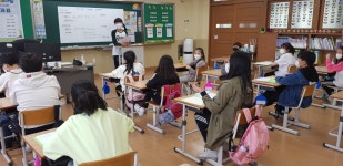 활동사진<민주시민교육 연구학교<연구(중점)학교<문수교육과정<문수초등학교 문수초등학교