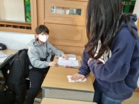코로나19방역<우리들마당<삼신초등학교 삼신초등학교