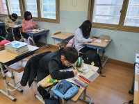 걸음마 / 새(NEW)걸음 (23년)<교육활동 앨범<연구학교<중산초등학교 중산초등학교