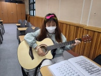 우쿨렐레(통기타)<선택형교육프로그램(방과후학교프로그램)<늘봄학교<천곡초등학교 천곡초등학교