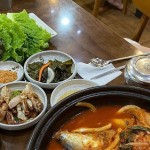 첫째날 먹은 #바다속고등어쌈밥 ! 진짜 대존맛탱♡ ♡ 묵은지가 예술이였따!!남편은 제주도 여행내내 저 묵은지가 계속 생각났다고... 