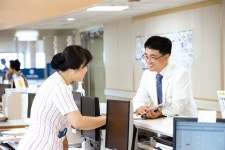 아픈 어깨를 어루만지는 따스한 손길, 이봉근 정형외과 교수 - 안녕하세요 선생님 - 한양대학교병원 아픈 어깨를 어루만지는 따스한 손길, 이봉근... 