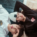 [디어라이프] DL 로고 롱슬리브 티셔츠 블랙 - 주식회사 서울쇼룸 [디어라이프] DL 로고 롱슬리브 티셔츠 블랙