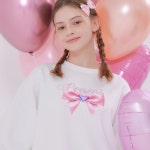 [메타퍼] MET ribbon present sweatshirt ivory - 주식회사 서울쇼룸 [메타퍼] MET ribbon present sweatshirt ivory