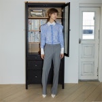 [와이제이] DIA CUBE PRINT BLOUSE_BLUE - 주식회사 패션지오 [와이제이] DIA CUBE PRINT BLOUSE_BLUE