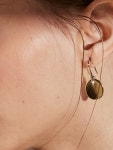 [소수] Gold Curve Earring 골드 커브 귀걸이 - 주식회사 서울쇼룸 [소수] Gold Curve Earring 골드 커브 귀걸이