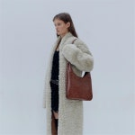 [크리스틴프로젝트] TWO CURVE HOBO BAG(CRACK CARAMEL) - 주식회사 패션지오 [크리스틴프로젝트] TWO CURVE HOBO BAG(CRACK CARAMEL)