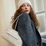 [크리스틴프로젝트] TWO ZIPPER BAG BAGUETTE(CREAMY OYSTER) - 주식회사 패션지오 [크리스틴프로젝트] TWO ZIPPER BAG BAGUETTE... 