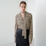 [와이제이] SPLIT TIE BLOUSE_BEIGE - 주식회사 패션지오 [와이제이] SPLIT TIE BLOUSE_BEIGE