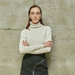 [라이] LIE 언밸런스 숄더 터틀넥 져지 탑 화이트 - 주식회사 패션지오 [라이] LIE 언밸런스 숄더 터틀넥 져지 탑 화이트