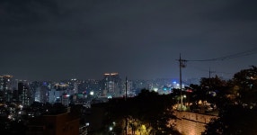 평일 밤의 낙산공원은 조용하네요 - 세리에매니아