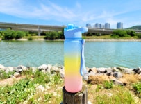 텀블러·빨대·컵소품 > 원터치 트라이탄 무지개 쉐이크통 물병 텀블러 550ml | 오늘의집 쇼핑 원터치 트라이탄 무지개 쉐이크통 물병 텀블러... 