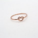 신쥬얼리(SHINJEWELRY) 꼬임 하트 14K 반지 데일리 패션 미스링 심플 우정 사랑 20대반지 | GVG 스토어. 전 세계직배송.