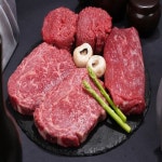 [산지직송/냉장] 1등급 명품한우 암소혼합 선물세트 2호 1.8kg(등심,불고기,국거리 각 600g) - 신세계백화점