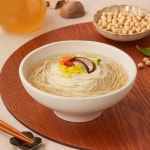 Silky 두유면 잔치국수 374.4g - 이마트몰