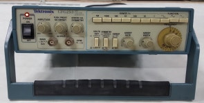 계측기-장터 - ★★Tektronix CFG253 3Mhz Function Generator.(대당 3만원,2대 5만원)