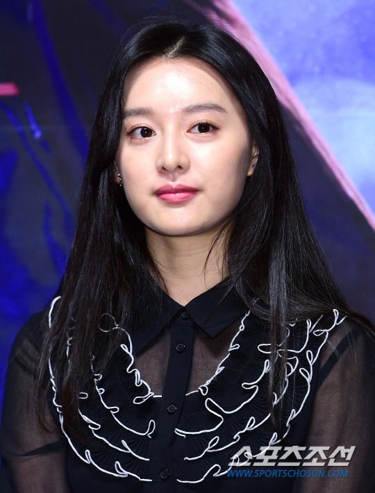 윤하는 김지원과 친해져 태양의 후예 출연 소식에서 이야기 나눴다.