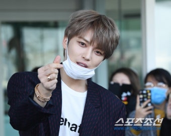 [포토] 김재중 '팬들 향한 달콤한 하트' | 스포츠조선 [포토] 김재중 '팬들 향한 달콤한 하트'