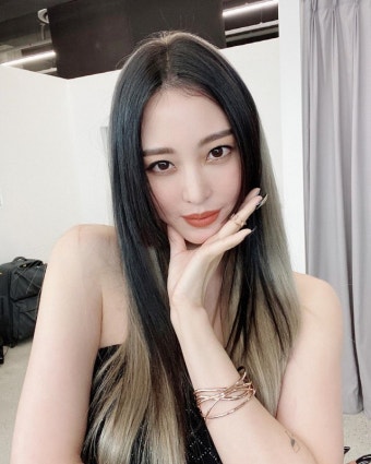 한예슬, 과감한 오프숄더도 찰떡…살짝 보이는 타투도 '섹시' | 스포츠조선 한예슬, 과감한 오프숄더도 찰떡…살짝 보이는 타투도 '섹시'