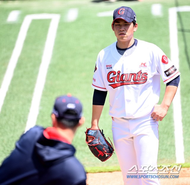 2024년 KBO 퓨처스 루키상, SSG 신헌민과 LG 문정빈 수상