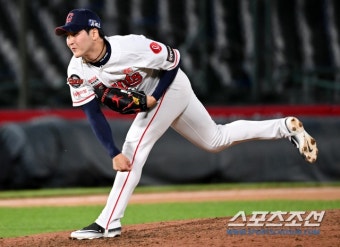 [포토] 롯데 최준용, 9회 등판! | 스포츠조선 [포토] 롯데 최준용, 9회 등판!